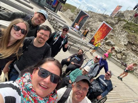 Die AWG (Außenwohngruppe) als Gruppenselfie auf der Bergstation des Nebelhorns.